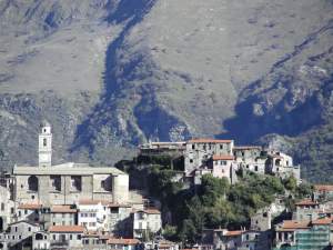 This is NOT an unverified 'web portal' or online directory - we select only those places that satisfy our criteria for price, quality, charm and location. The places to stay presented here are particularly suitable for accommodation only short-breaks. Places to stay have been carefully selected so that you can reach them easily - ideal for long weekends and short break holidays when short transfer times are important.